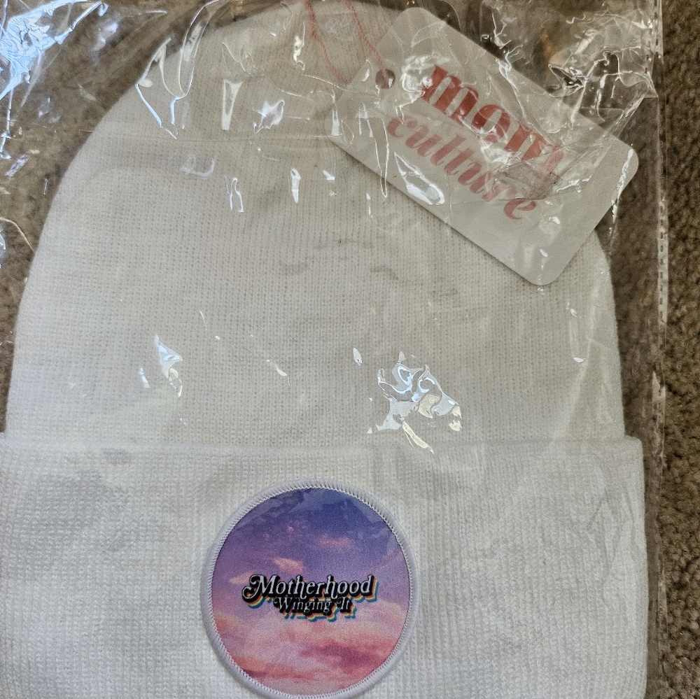 Mom Culture Beanie "Motherhood Winging it"